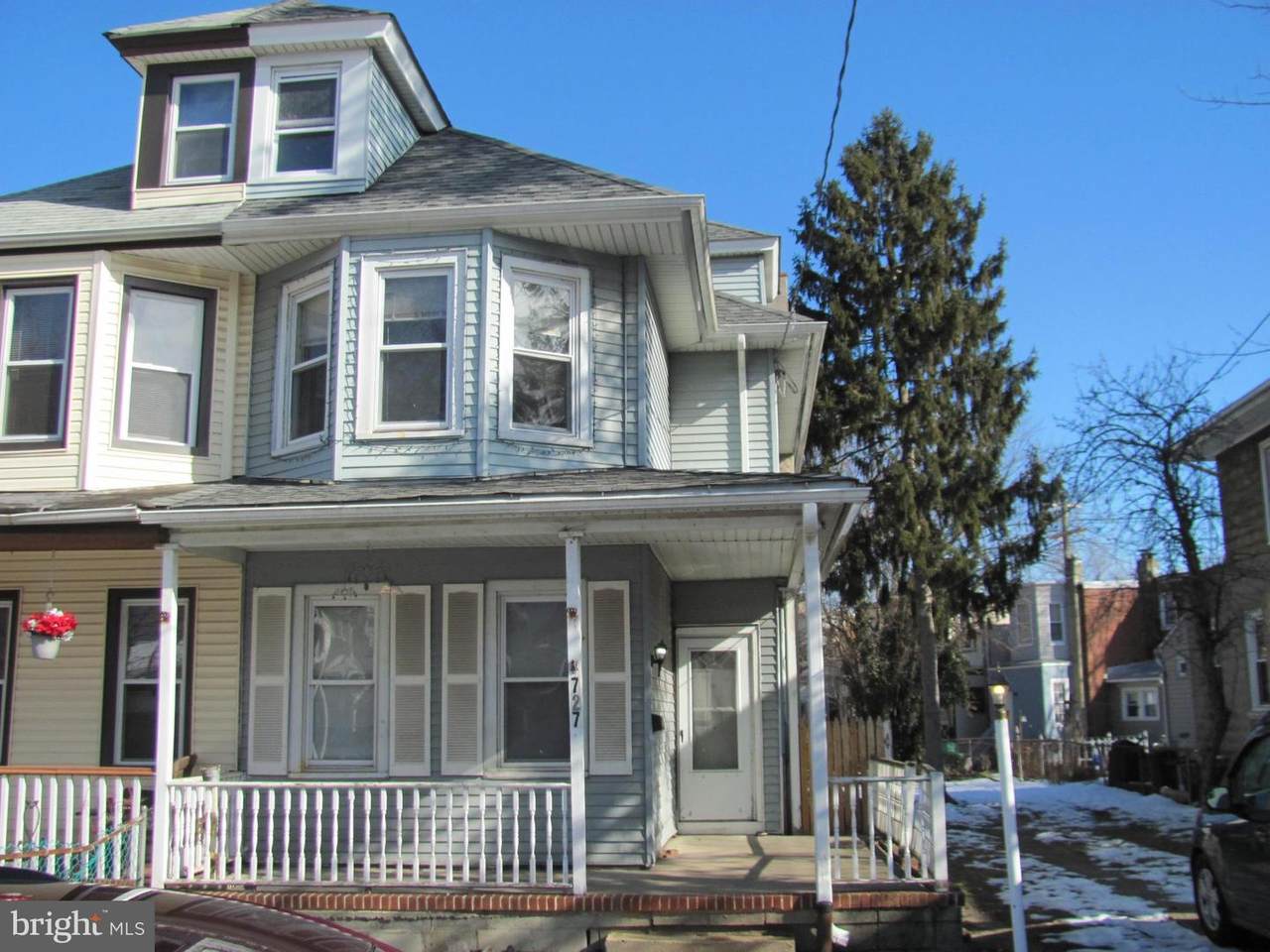 727 Hunter Street - Photo 1