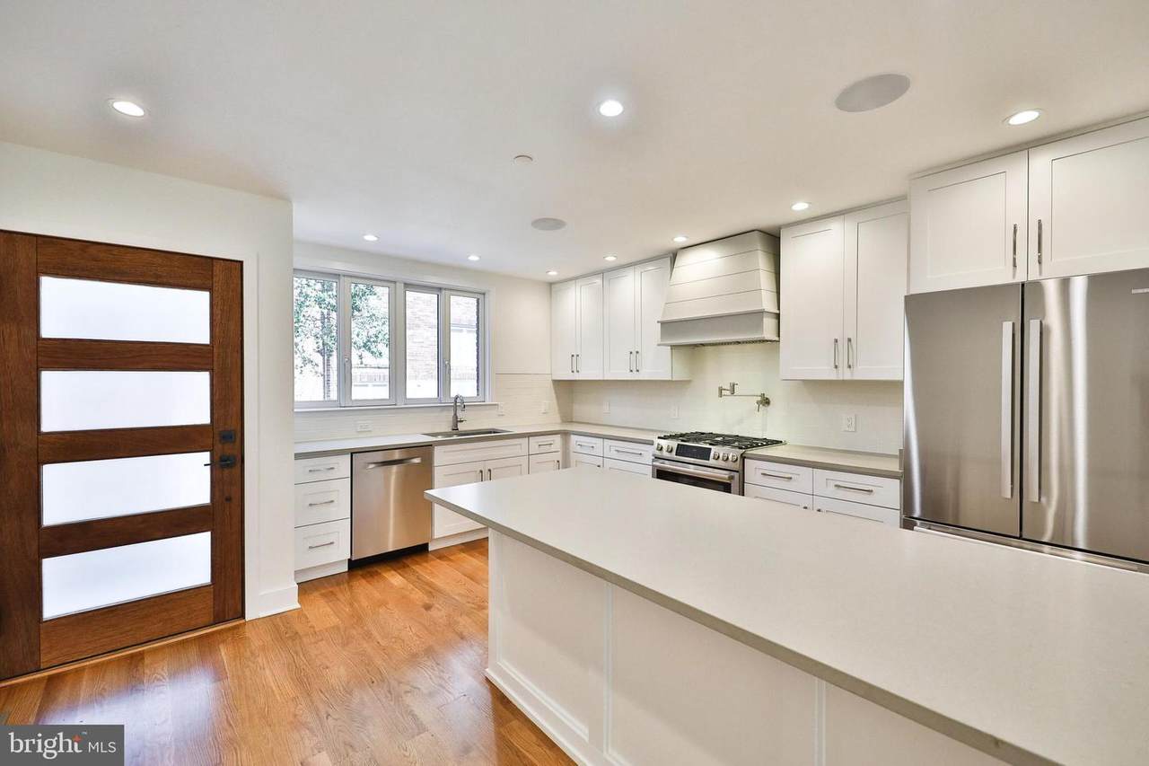718 Kater Street - Photo 1