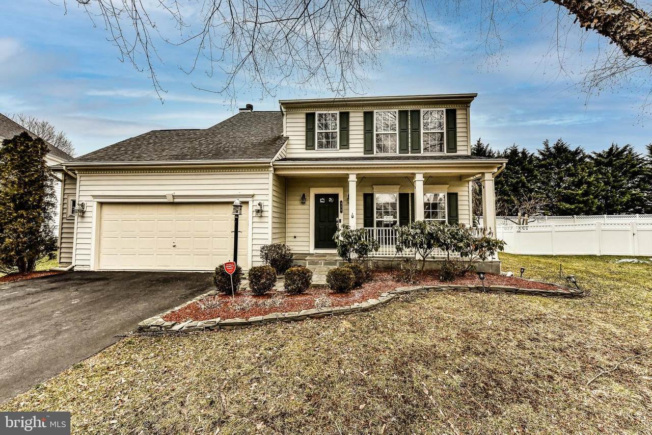 420 Singleton Circle - Photo 1