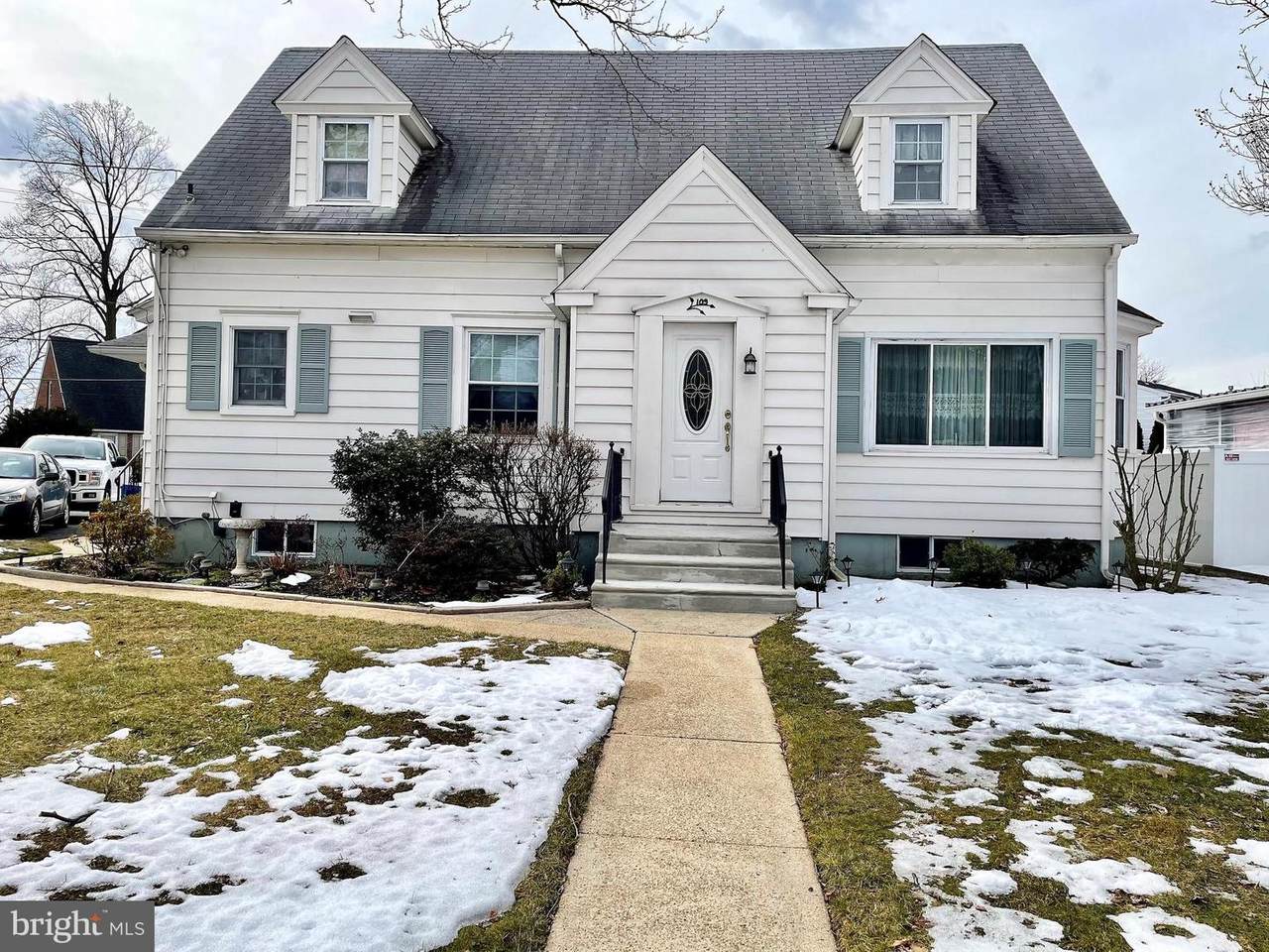 109 Paris Avenue - Photo 1