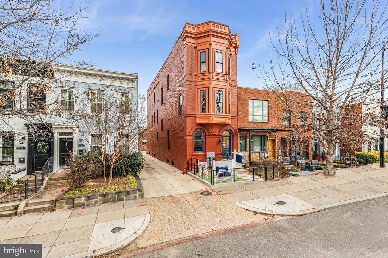 1737 11TH Street - Photo 1