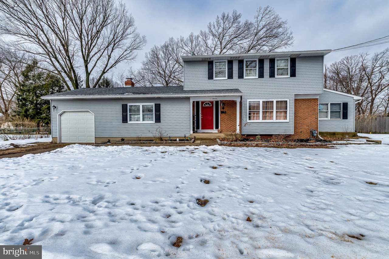 11 Montclair Drive - Photo 1