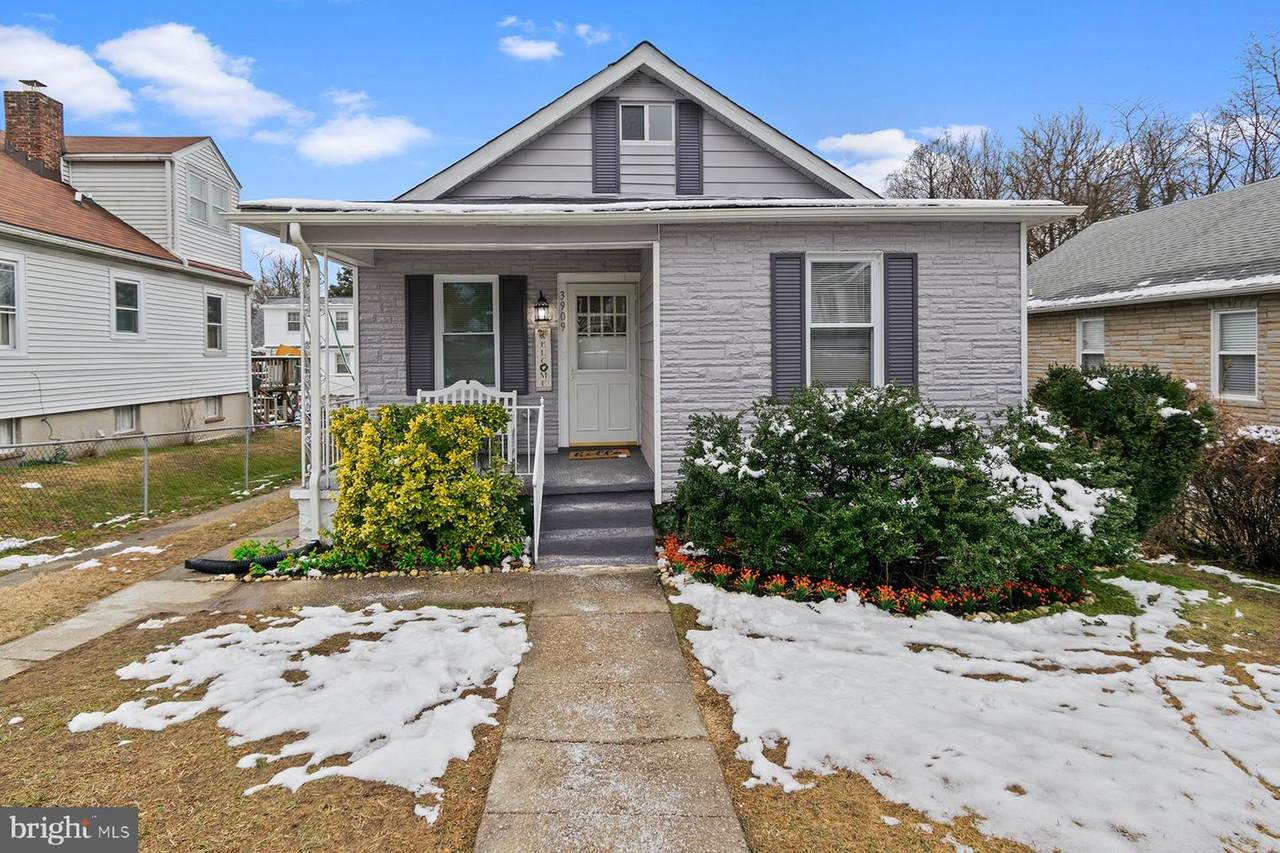 3909 Pinewood Avenue - Photo 1