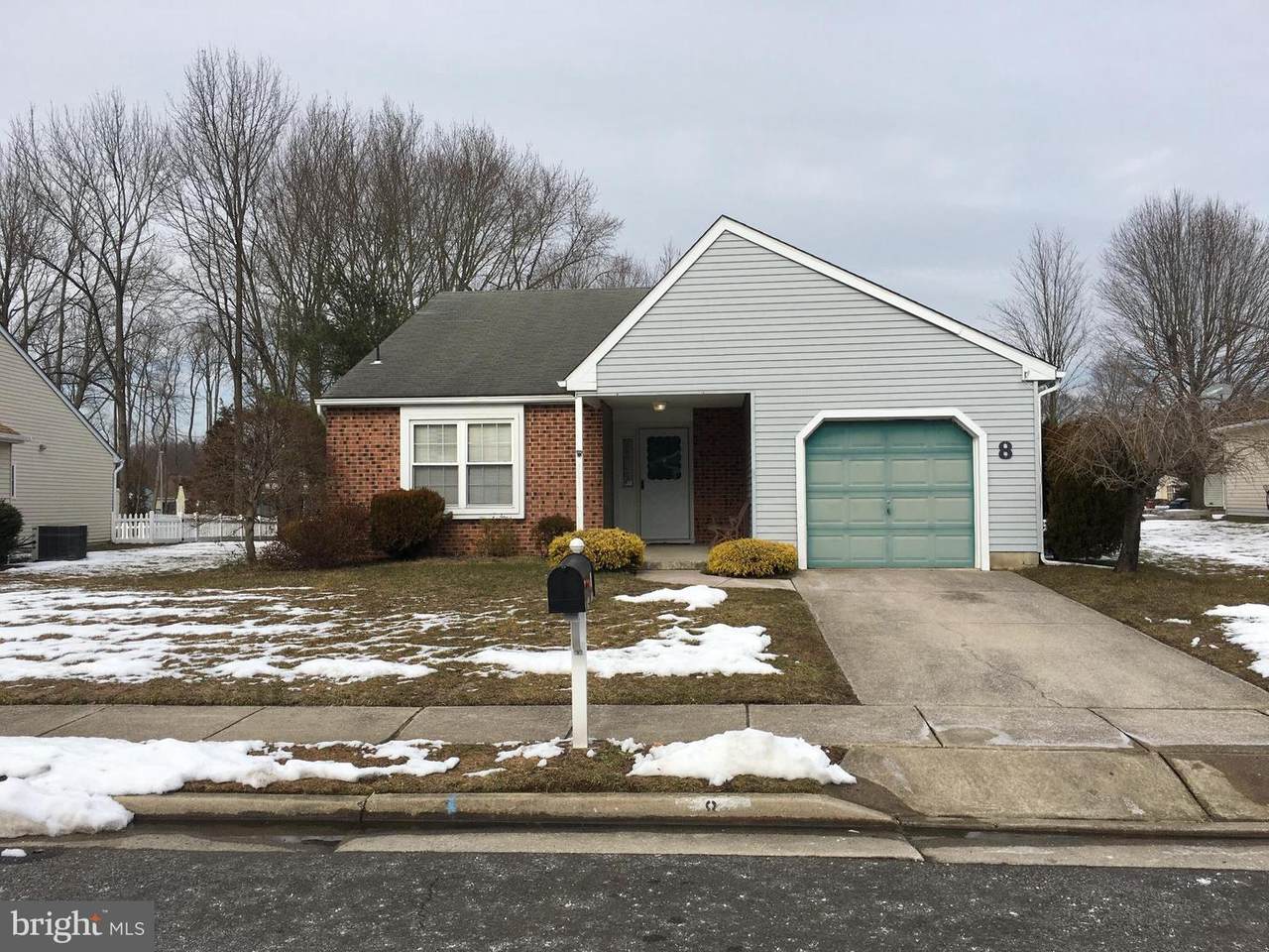 8 Knollwood Drive - Photo 1