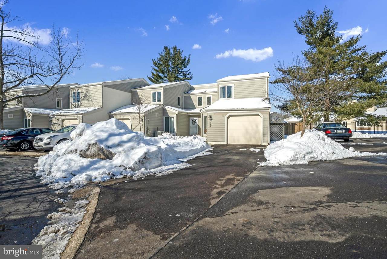 108 Westbury Court - Photo 1