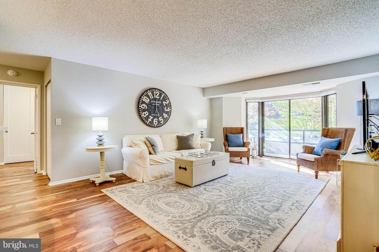 1600 Oak Street - Photo 1