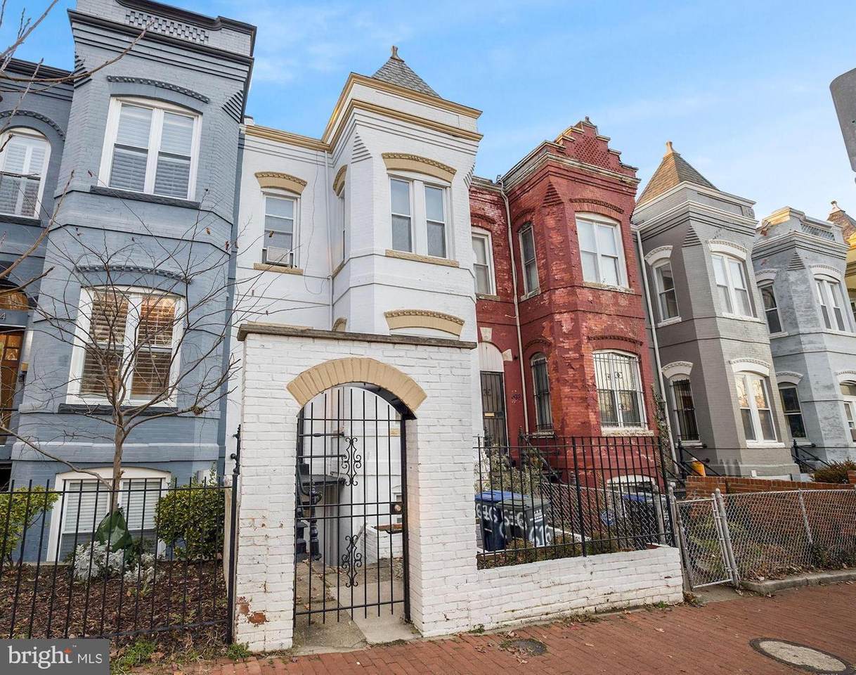 616 11TH Street - Photo 1