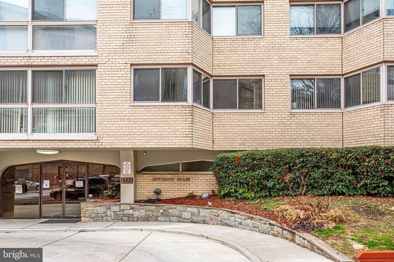 922 24TH Street - Photo 1