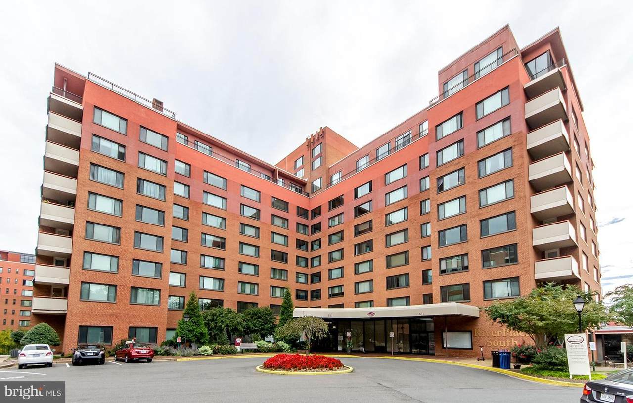 1011 Arlington Boulevard - Photo 1