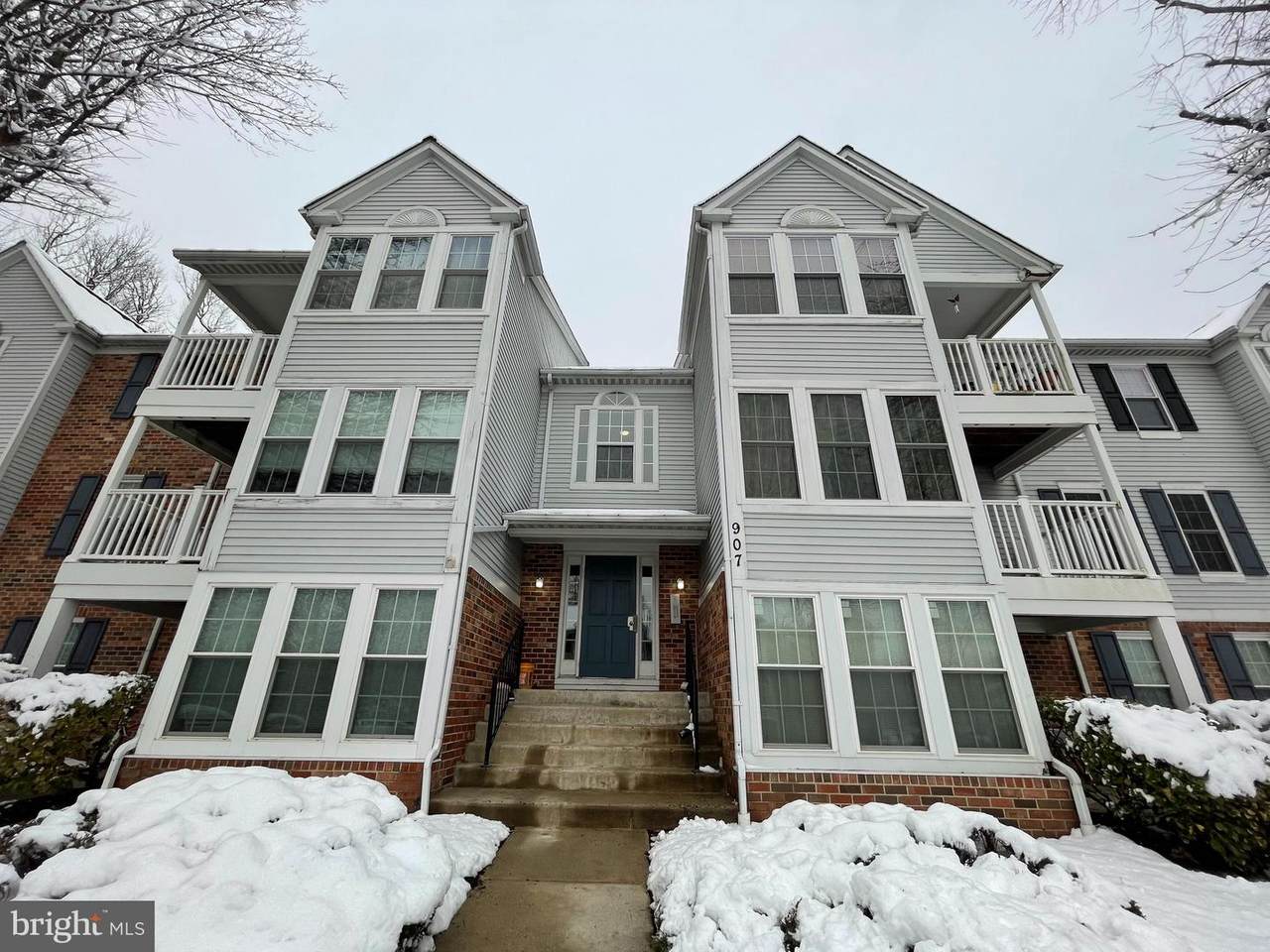 907 Woodbridge Court - Photo 1