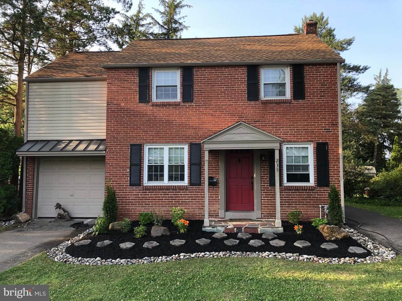 235 King Street - Photo 1