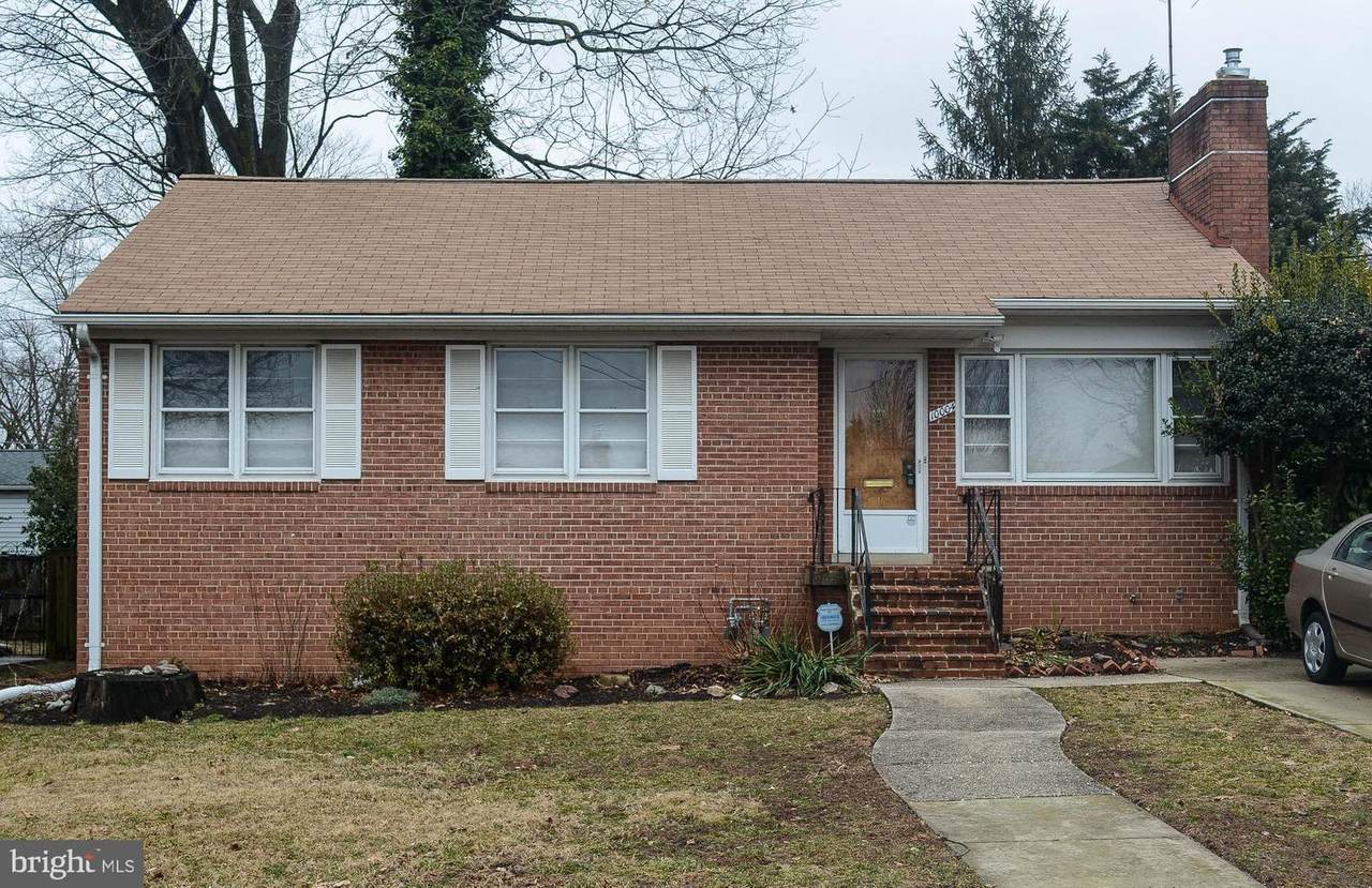 10004 Grayson Avenue - Photo 1