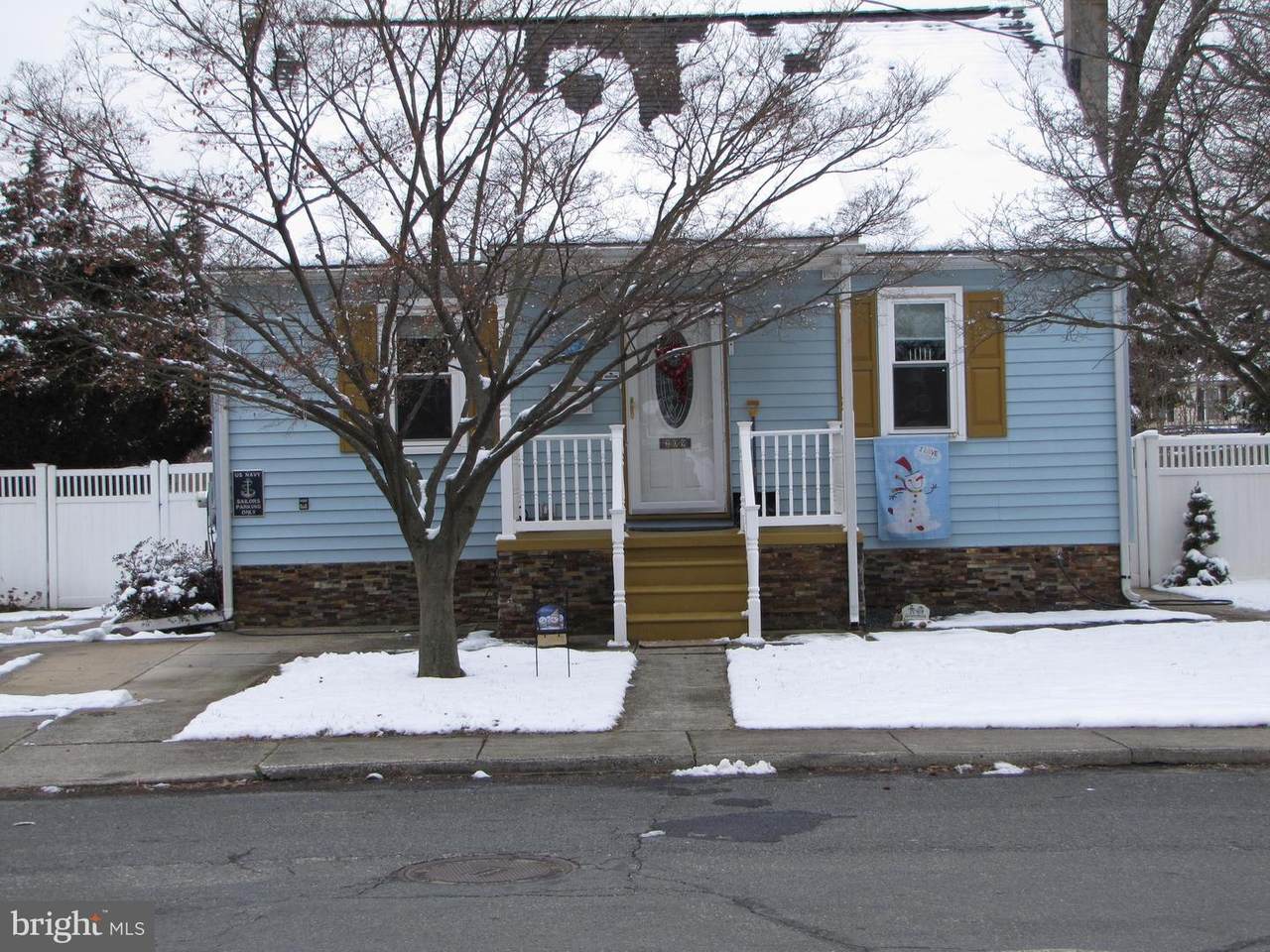 209 Oakleigh Avenue - Photo 1