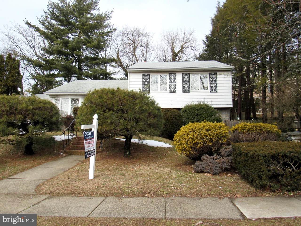 5 Raymond Avenue - Photo 1