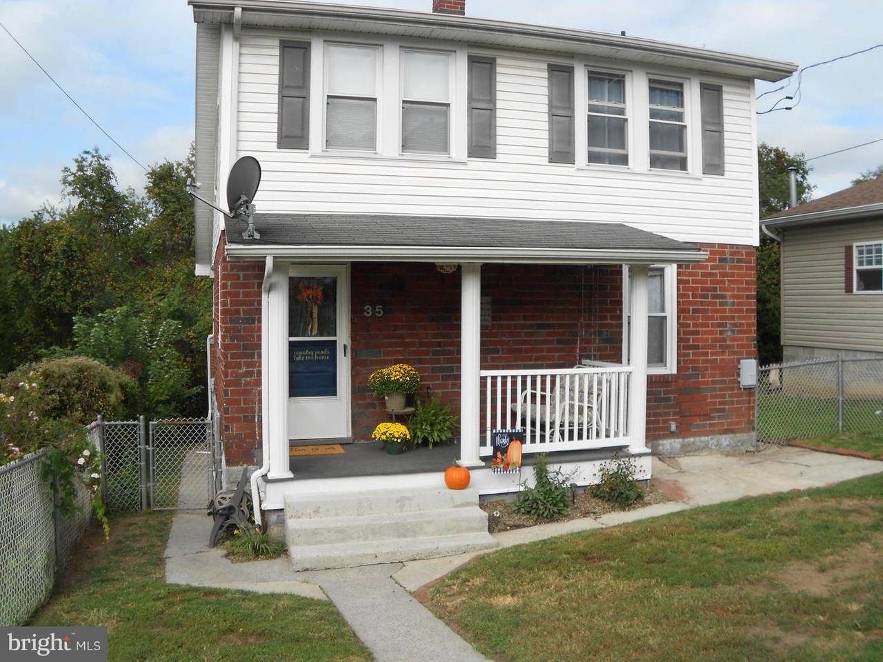 35 Hawthorne Avenue - Photo 1