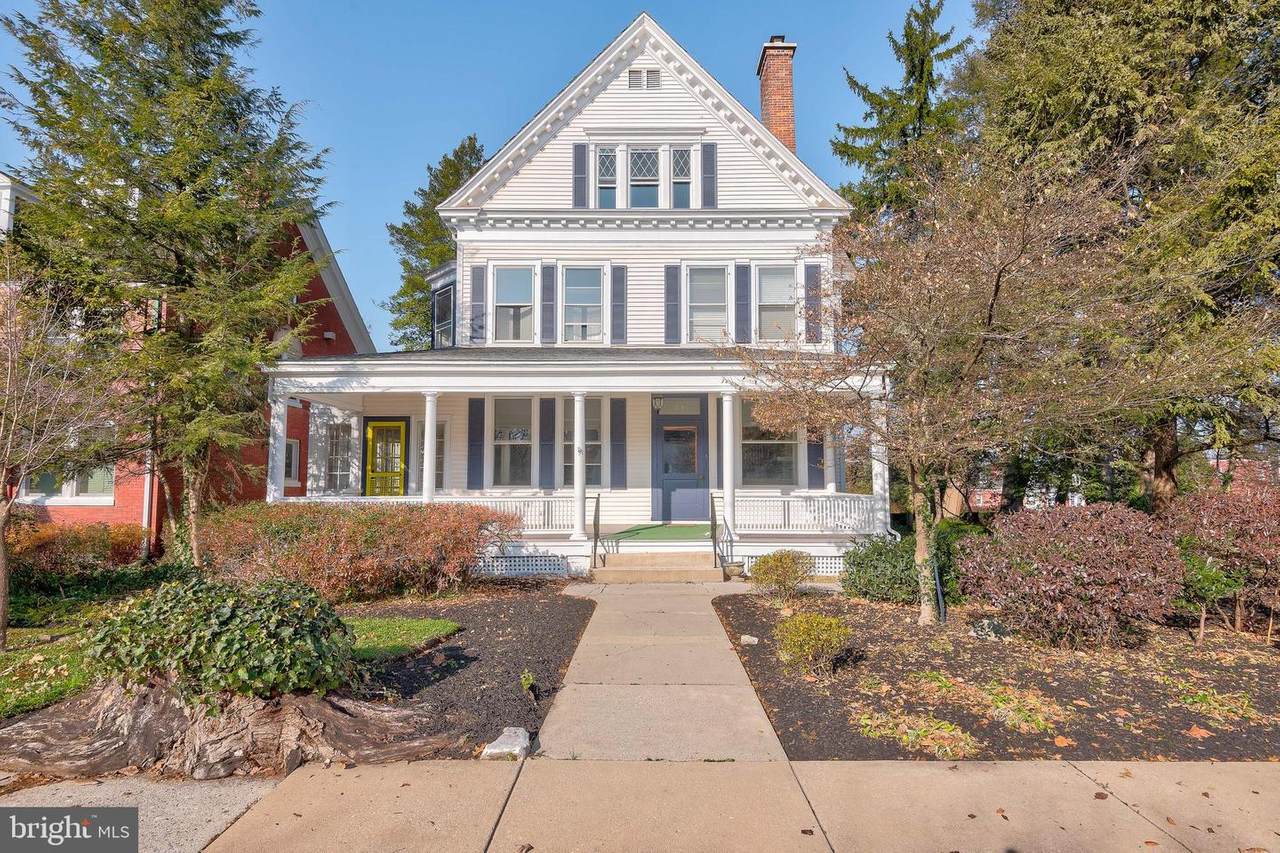 121 Springettsbury Avenue - Photo 1