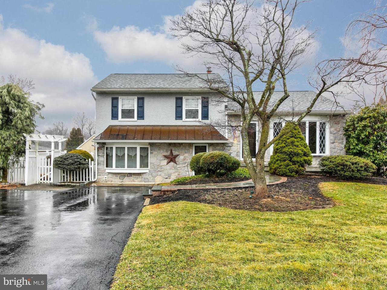 2426 Helms Manor - Photo 1
