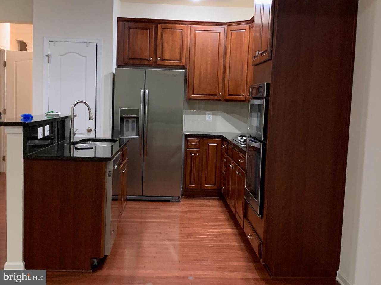 43276 Mitcham Square - Photo 1