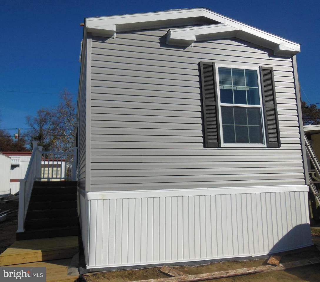 1405 Farrell Avenue - Photo 1