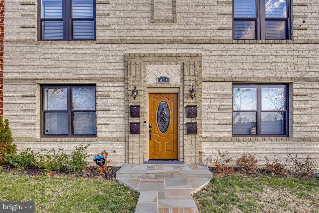 833 19TH Street - Photo 1