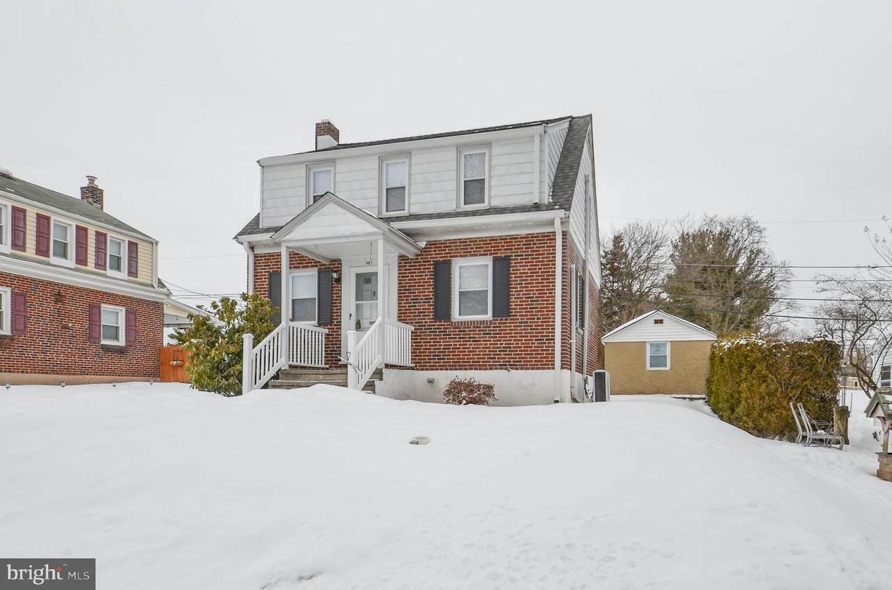 981 Hills Boulevard - Photo 1