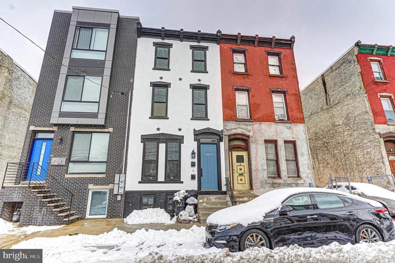 2437 Oxford Street - Photo 1