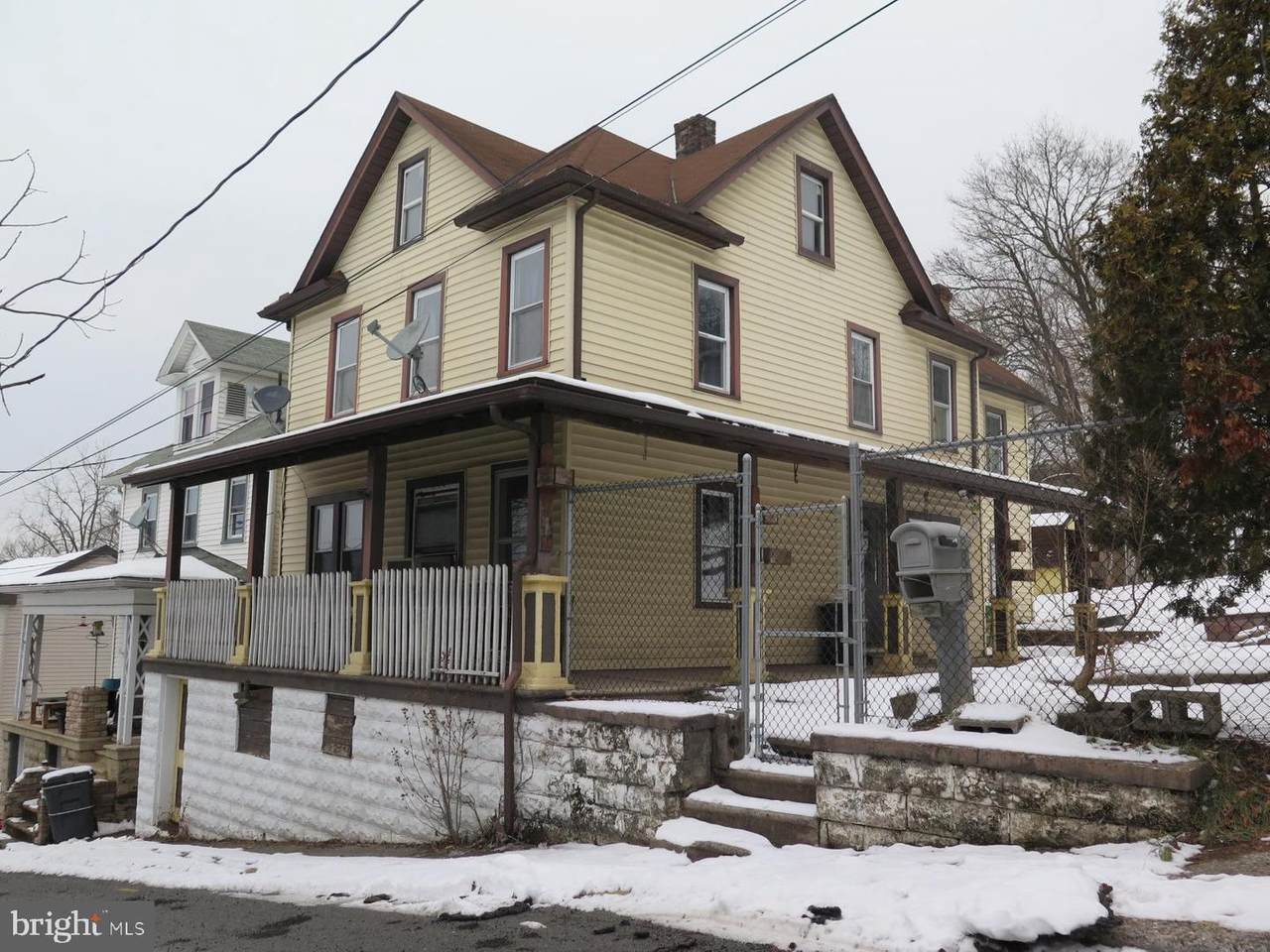 619 4TH Street - Photo 1