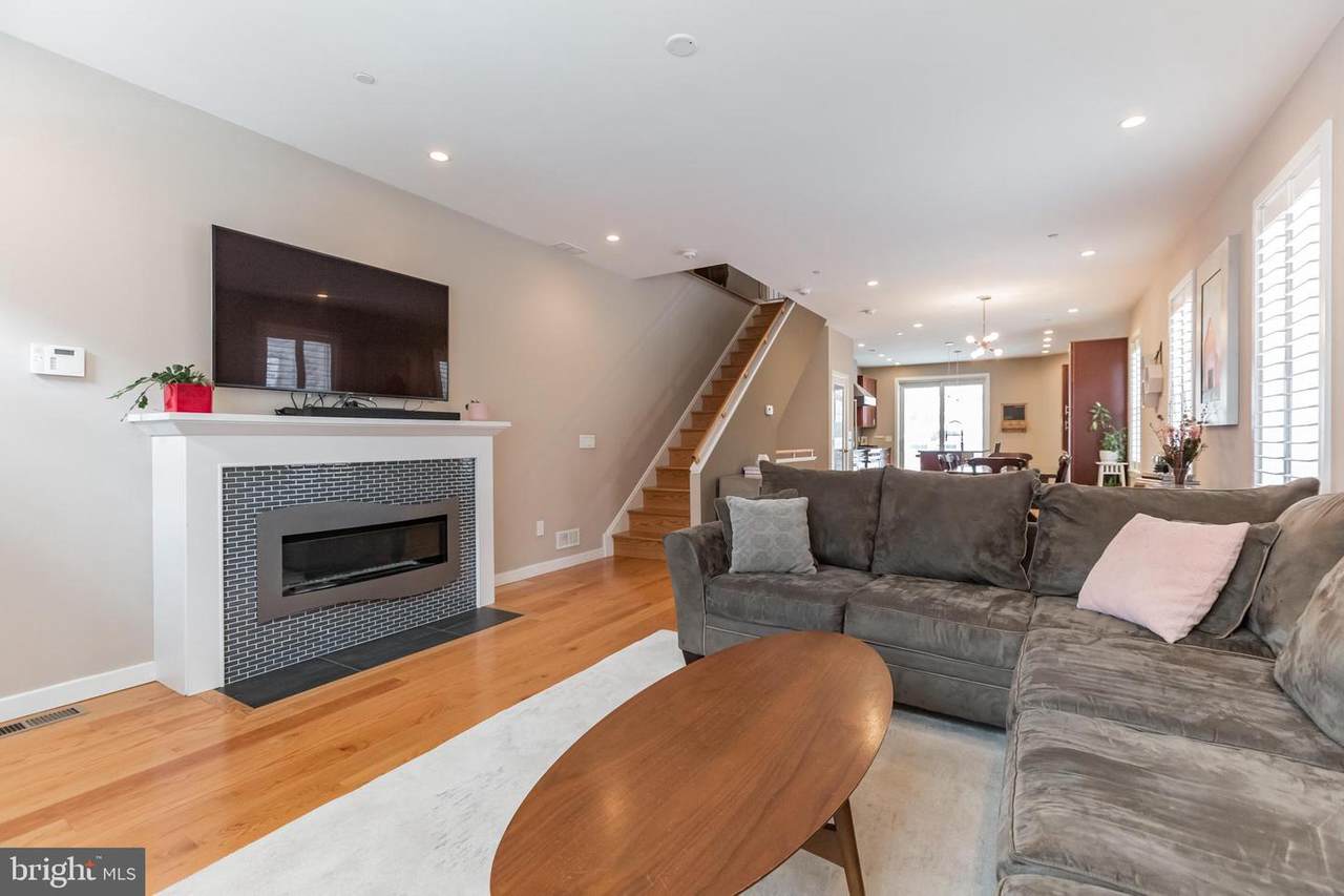 607 Hancock Street - Photo 1