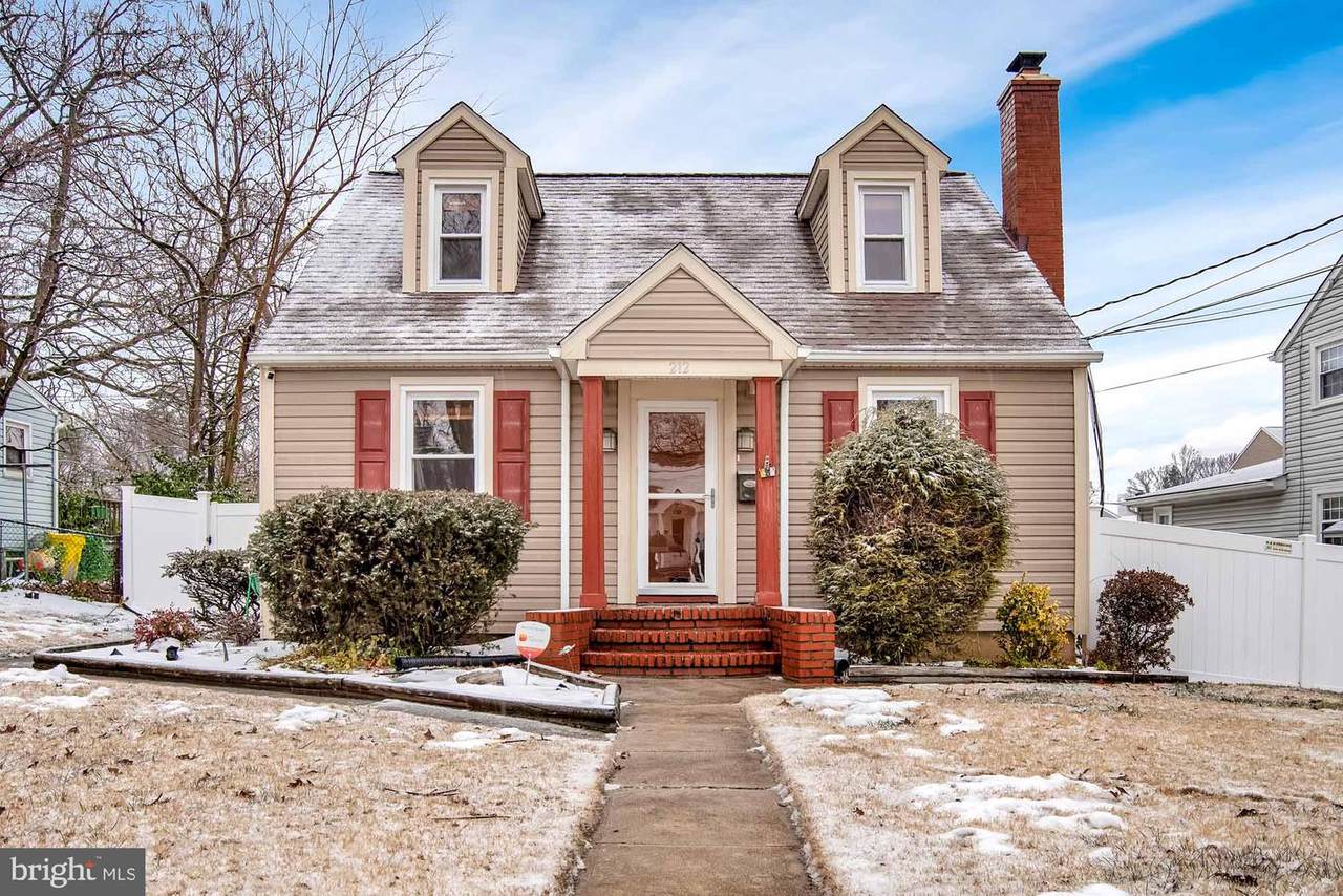 212 Oak Lane - Photo 1