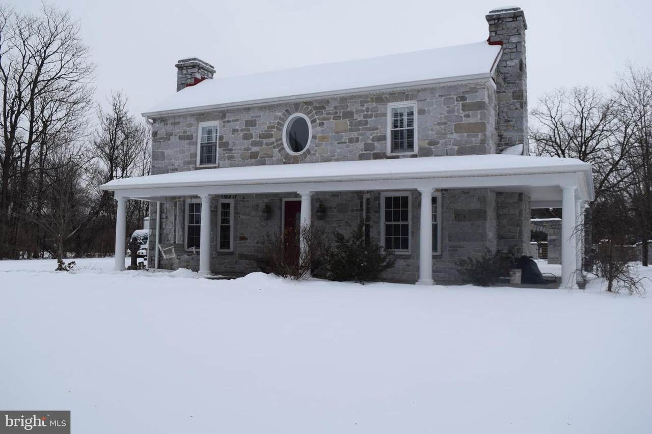 4442 Martinsburg Pike - Photo 1