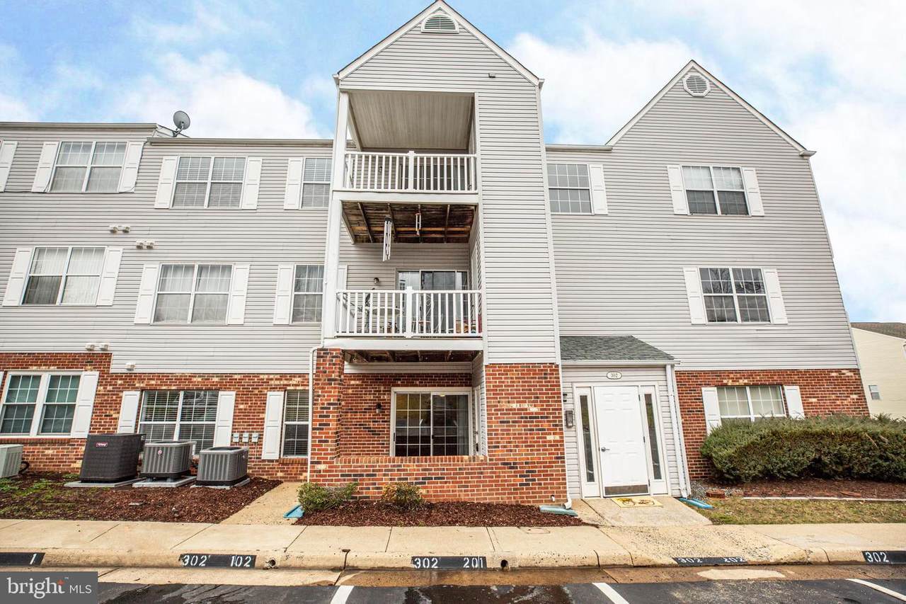 302 Grosvenor Lane - Photo 1