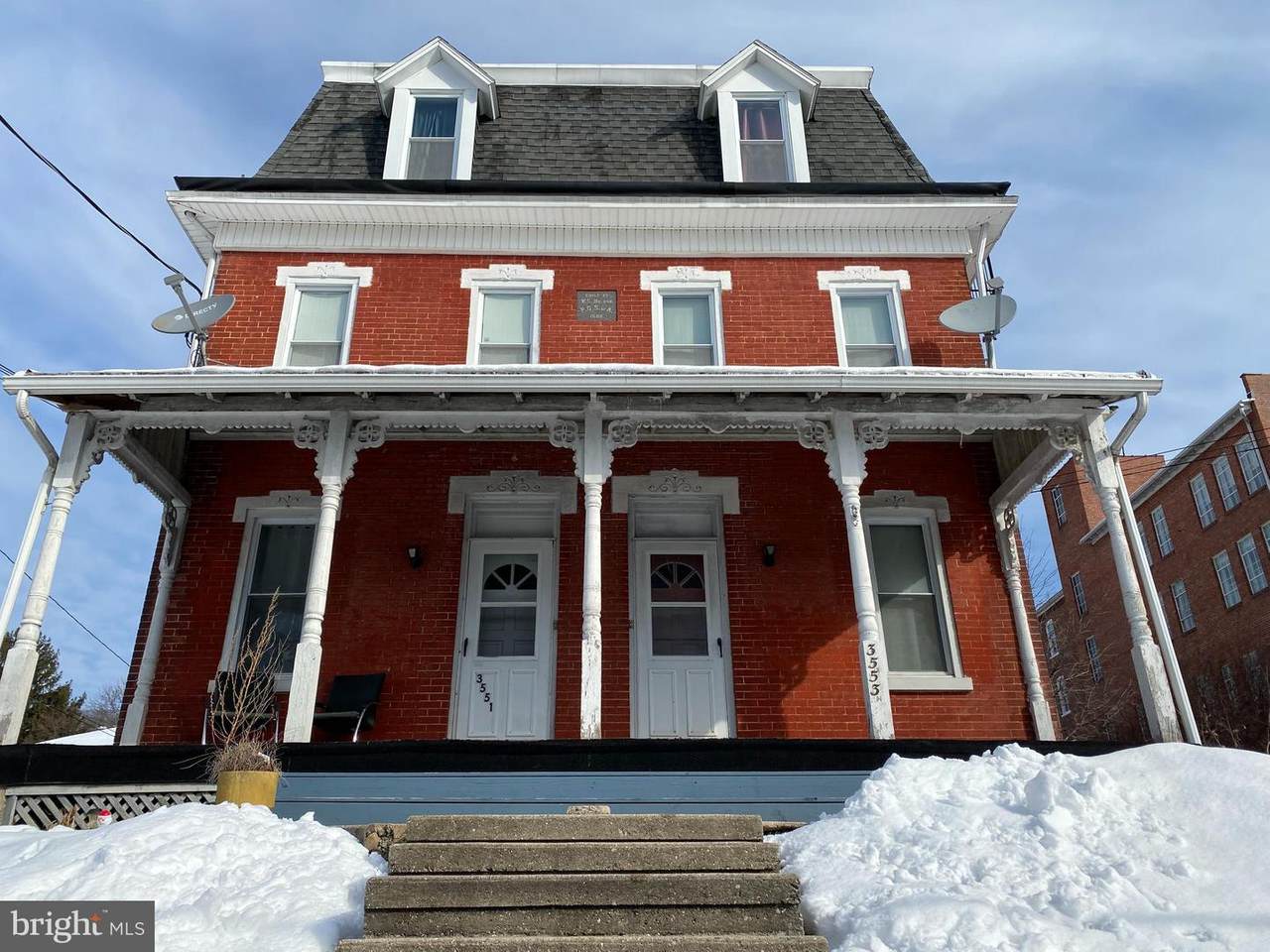 3551 Saint Lawrence Avenue - Photo 1