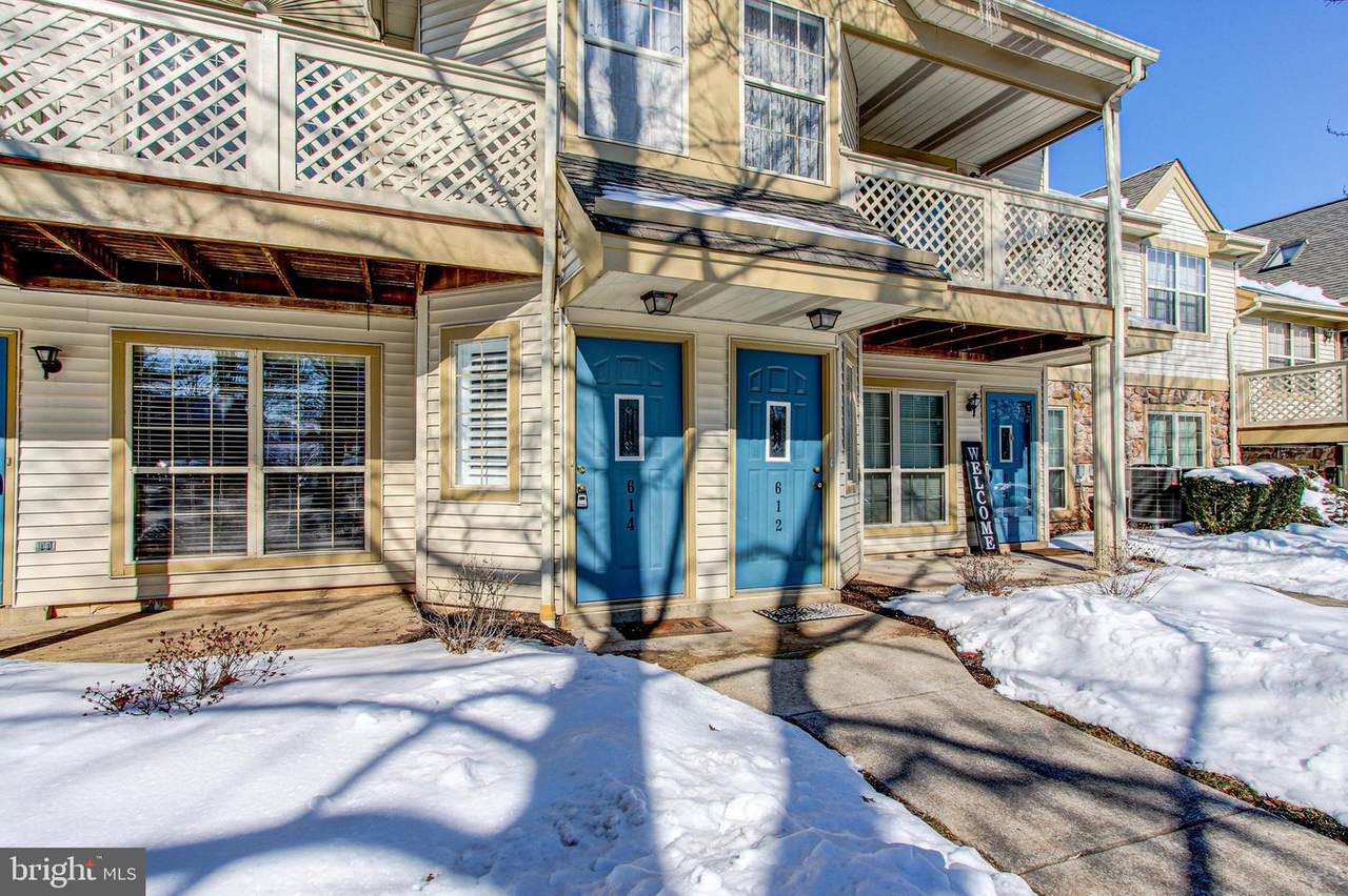 614 Foxcroft Circle - Photo 1