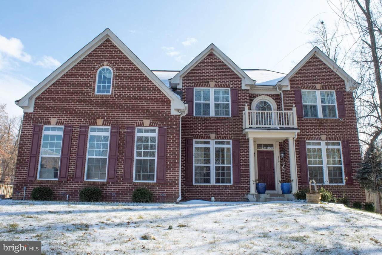 1007 Young Avenue - Photo 1
