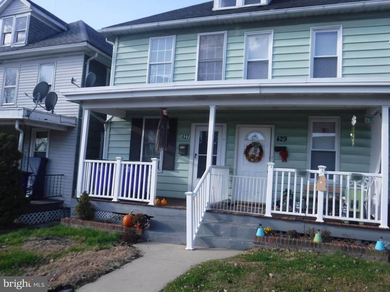 427 Clarendon Avenue - Photo 1