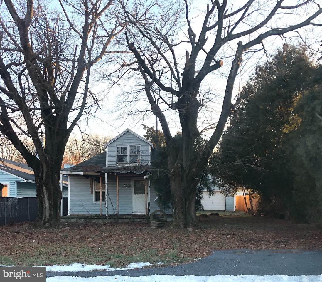 2046 Lincoln Way - Photo 1