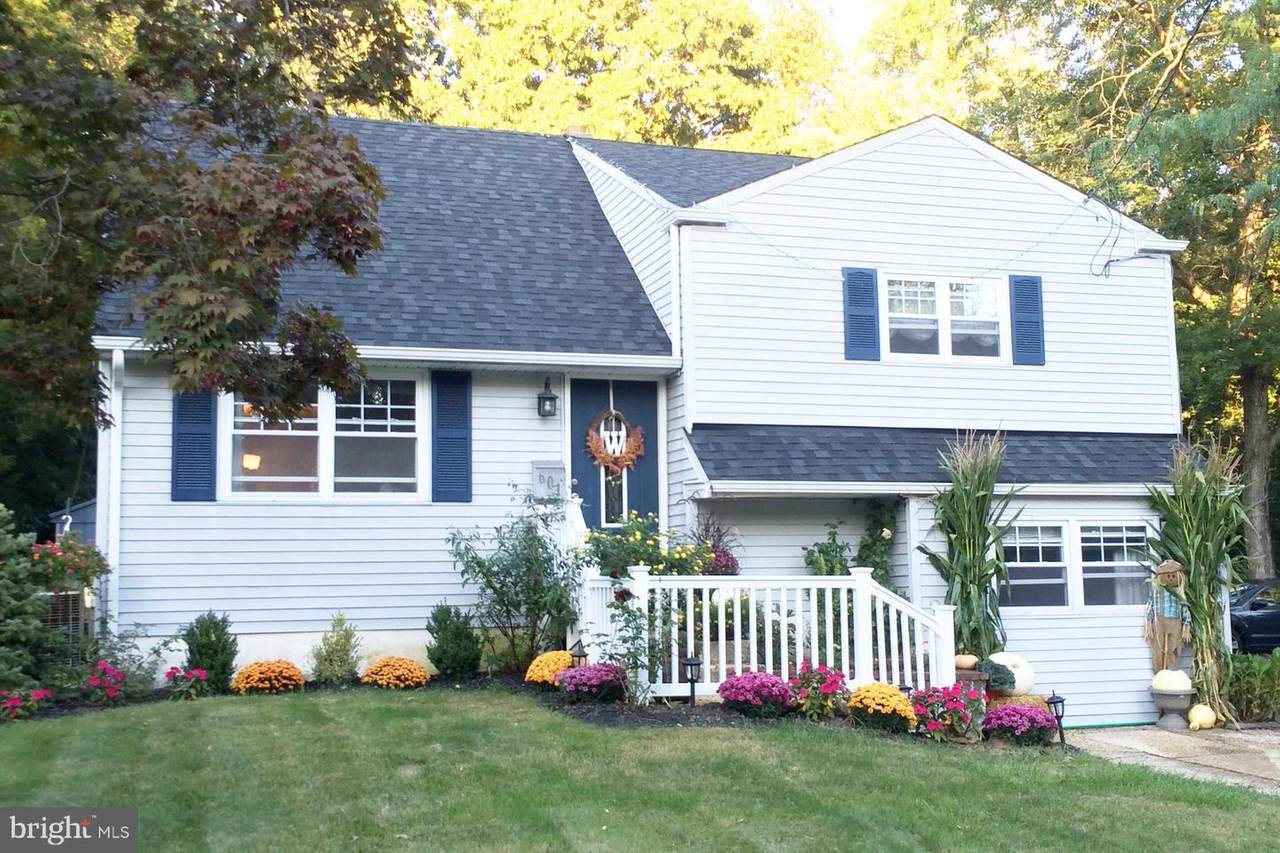 601 Spruce Avenue - Photo 1