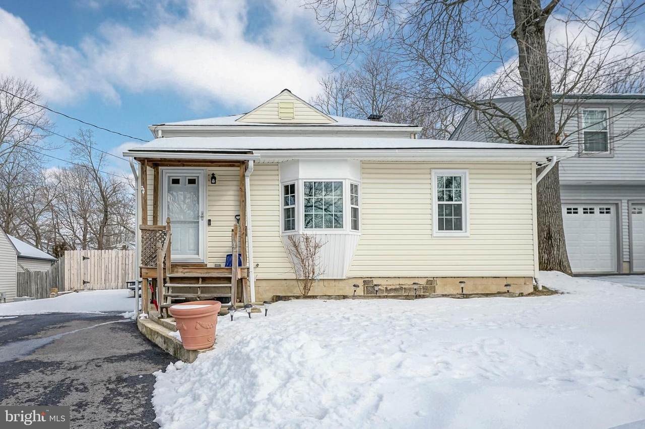 19 5TH Avenue - Photo 1