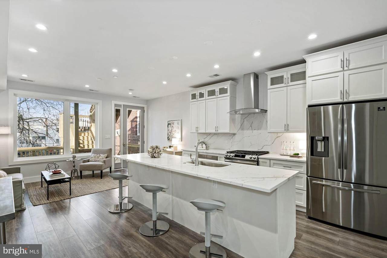 431 Kenyon Street - Photo 1