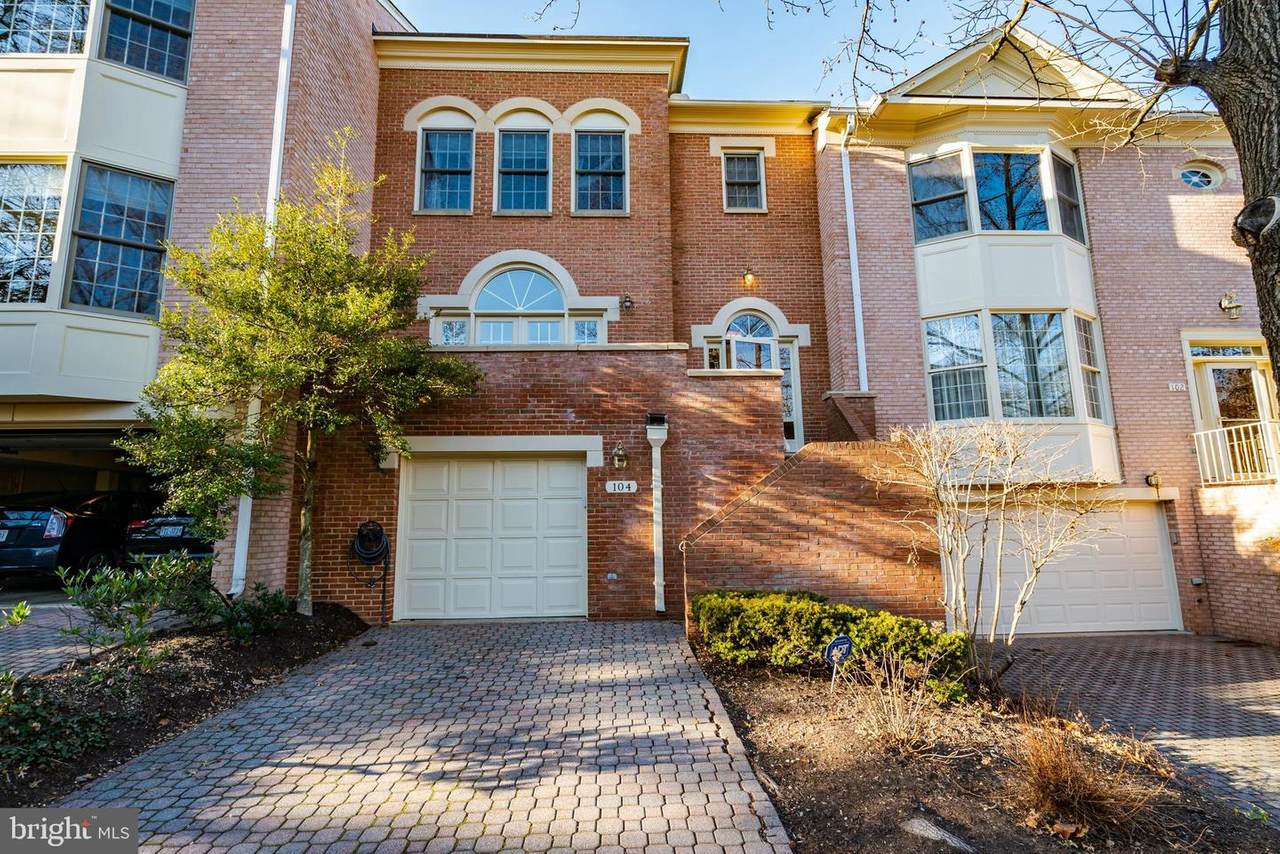 104 Gresham Place - Photo 1