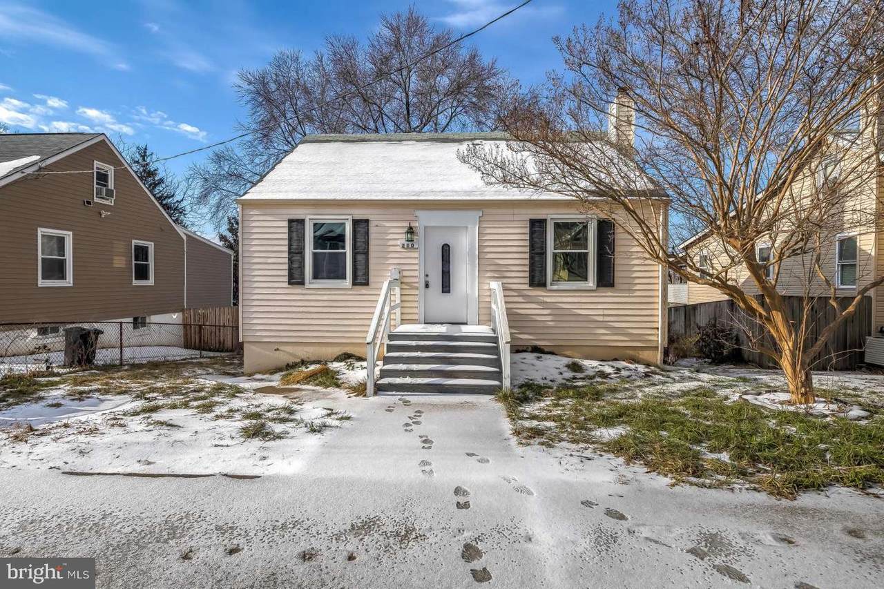210 Franklin Avenue - Photo 1