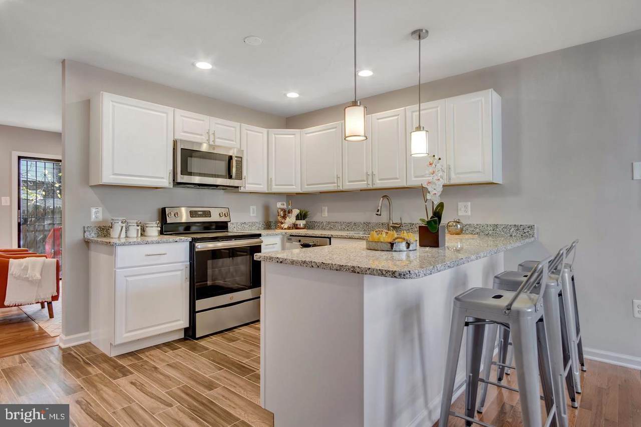 1146 Barnaby Terrace - Photo 1