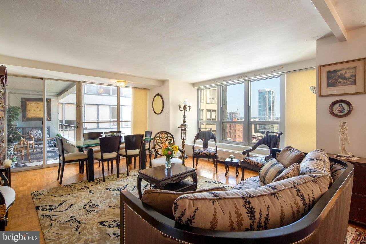 224-226 Rittenhouse Square - Photo 1