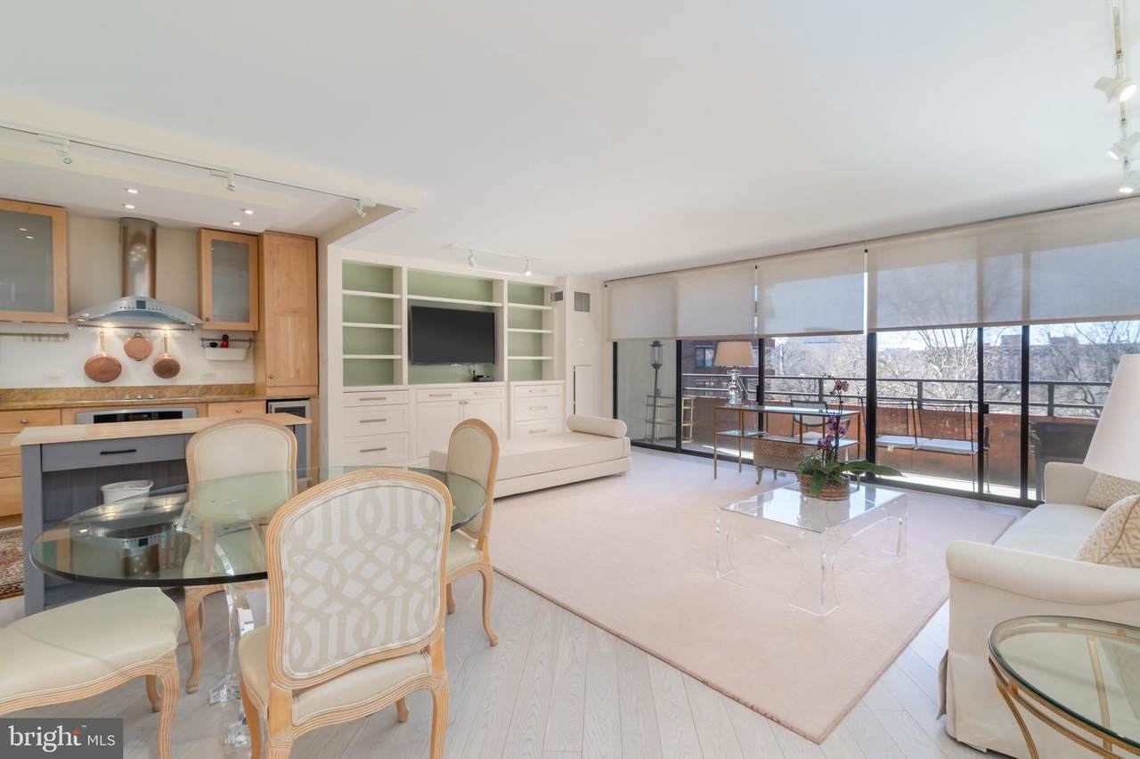 2555 Pennsylvania Avenue - Photo 1