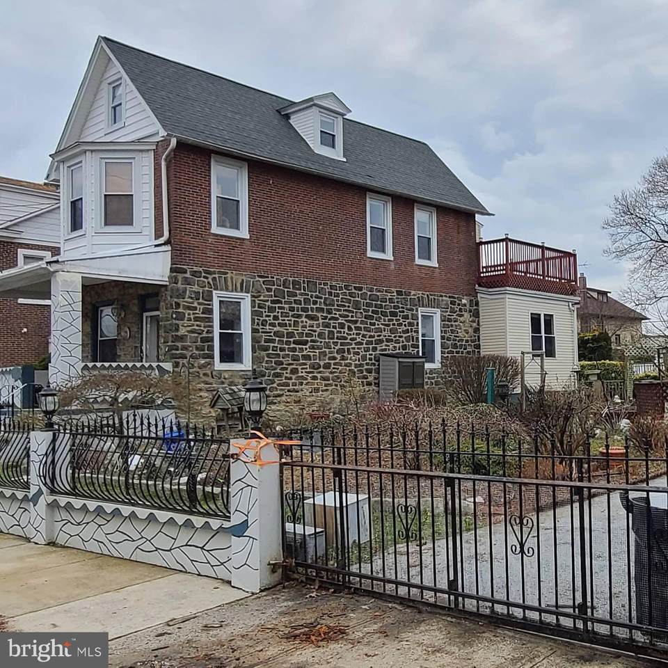 342-44 Fanshawe Street - Photo 1