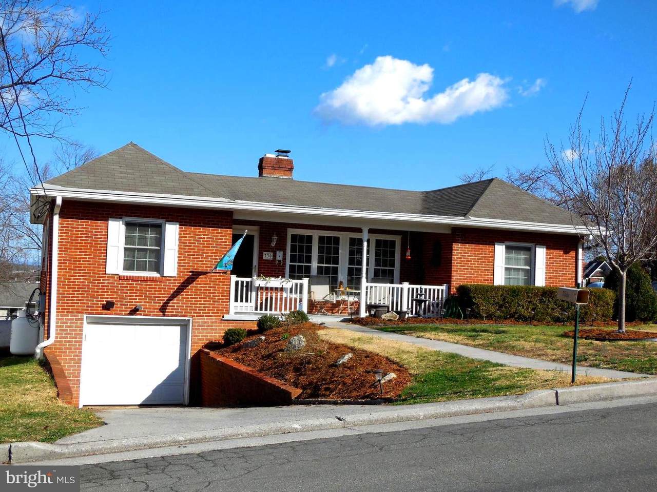 730 Stonewall Drive - Photo 1