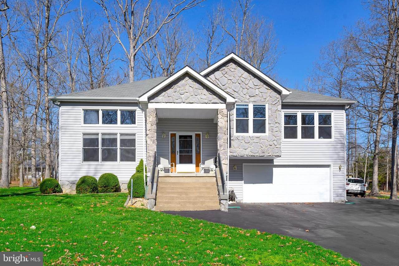 1106 Lakeview Parkway - Photo 1