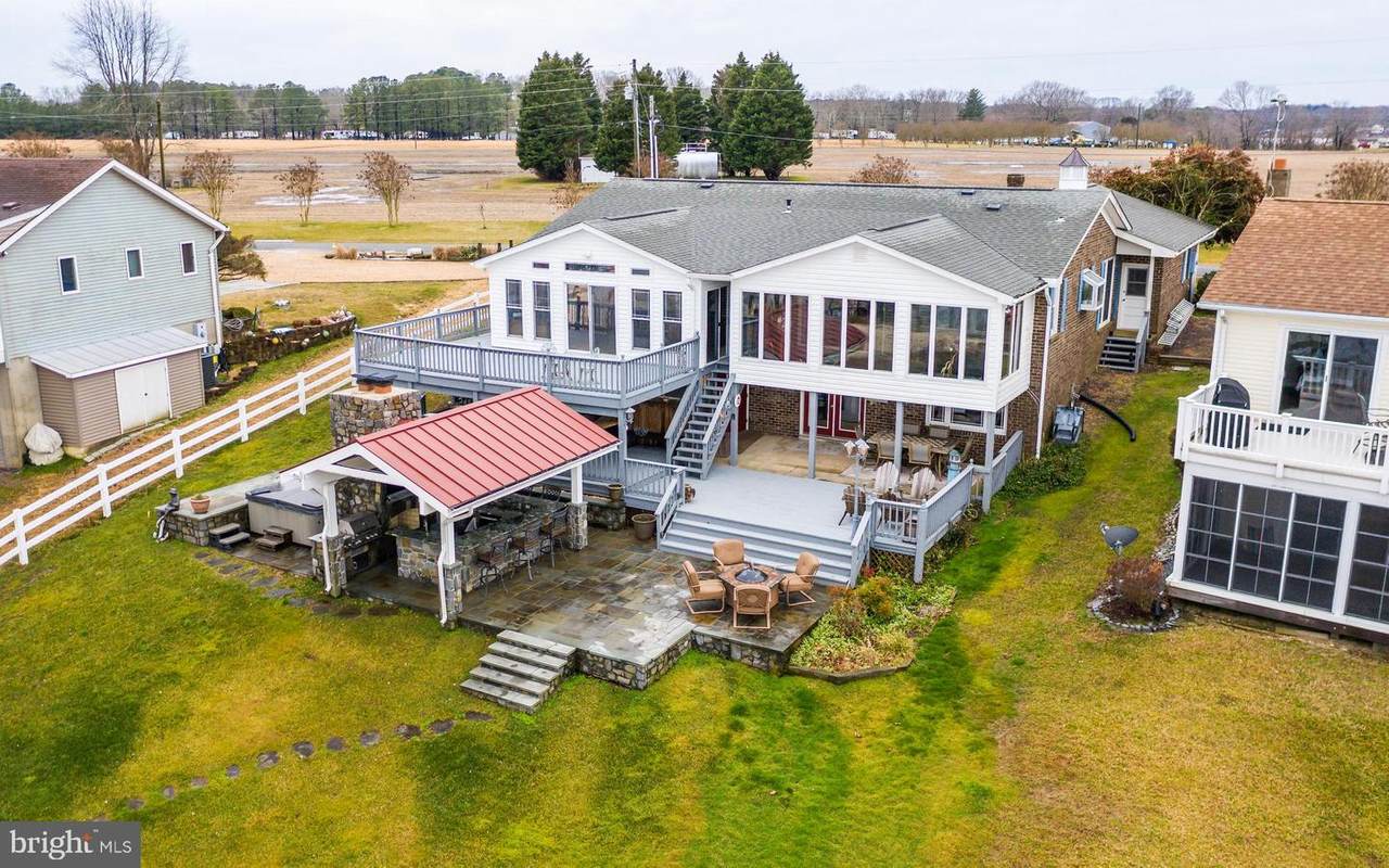 1165 Harbor View Circle - Photo 1
