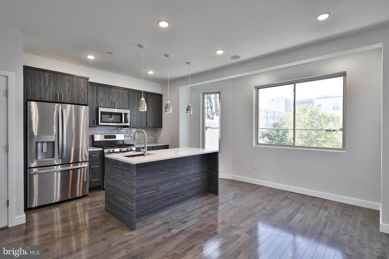 1941 Darien Street - Photo 1