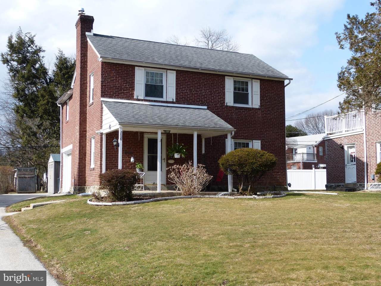 208 Pennsylvania Avenue - Photo 1